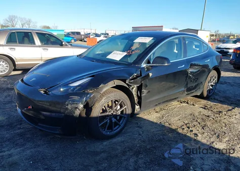 2018 Tesla Model 3 Long Range/Performance z USA, uszkodzony, nr VIN 5YJ3E1EBXJF170559